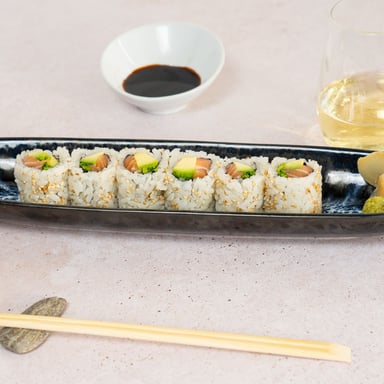 Salmón aguacate roll